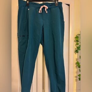 FIGS PETITE zamora jogger scrub pants